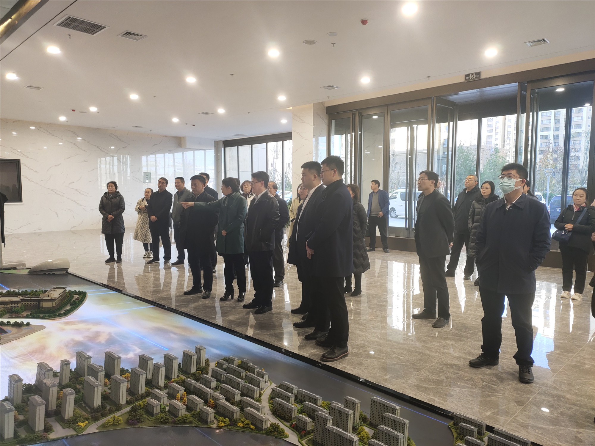 20211110-延安分公司-延安市委常委、副市長(zhǎng)高昕昱一行來延安新區(qū)城市文化旅游綜合體（酒店群）項(xiàng)目     調(diào)研觀摩-照片_副本_副本.jpg