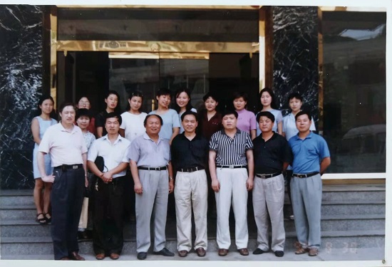 1997年，恢復(fù)經(jīng)營(yíng)，更名為“陜西省地產(chǎn)開(kāi)發(fā)服務(wù)總公司”.jpg